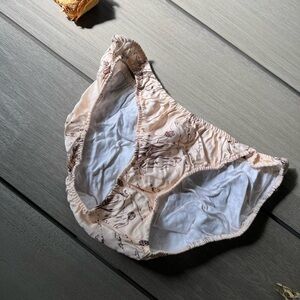 Only Hearts
Cream Vintage Horse Girl Print Panties